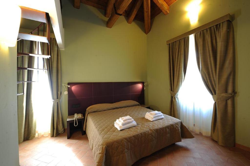 Magione Papale Relais Hotel L'Aquila Phòng bức ảnh